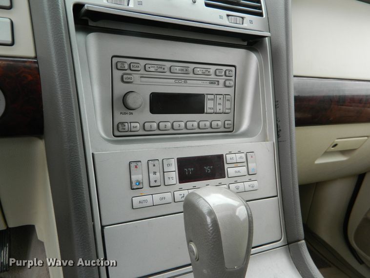 image for item DE4463 2004 Lincoln Navigator  SUV