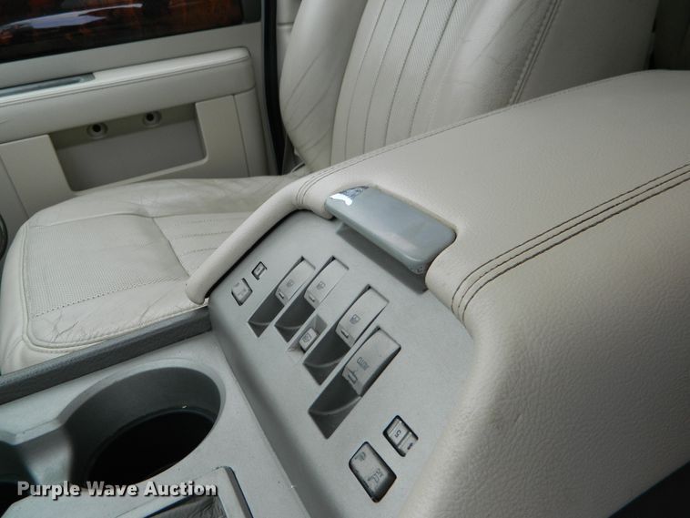 image for item DE4463 2004 Lincoln Navigator  SUV