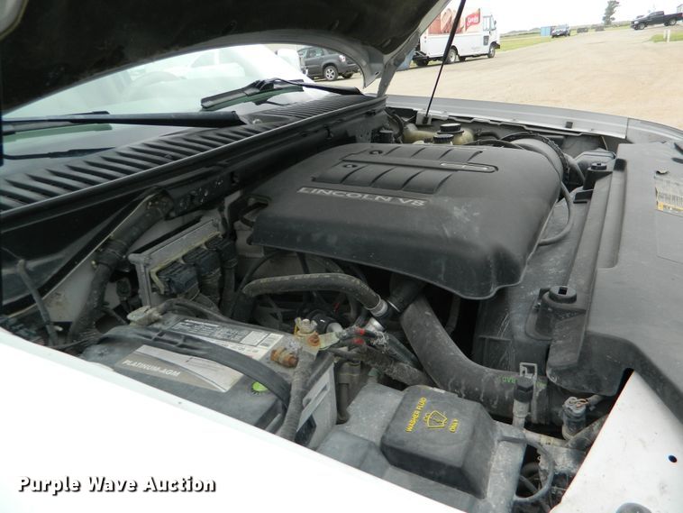 image for item DE4463 2004 Lincoln Navigator  SUV