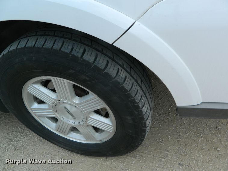 image for item DE4463 2004 Lincoln Navigator  SUV