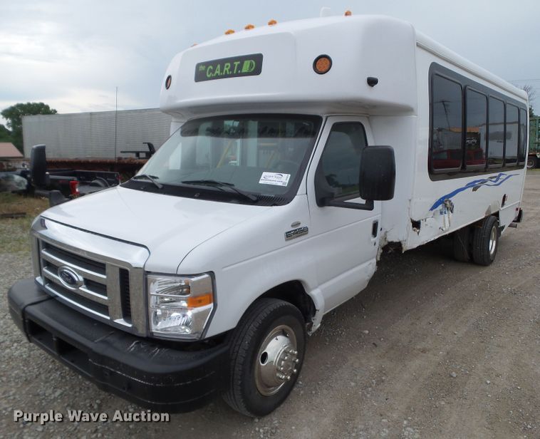 image for item DF0834 2019 Ford Econoline E450 shuttle bus