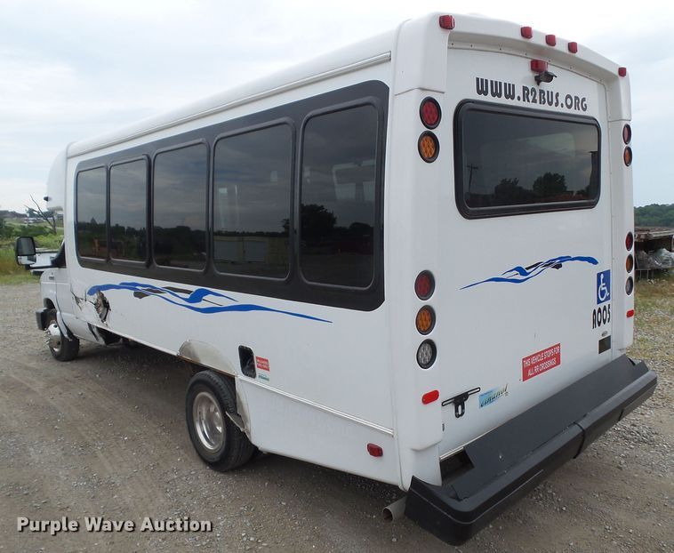 image for item DF0834 2019 Ford Econoline E450 shuttle bus