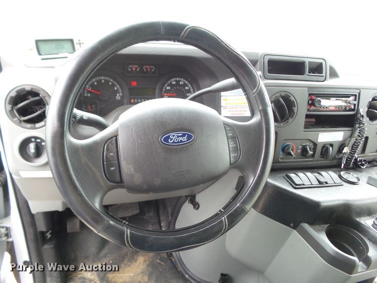 image for item DF0834 2019 Ford Econoline E450 shuttle bus