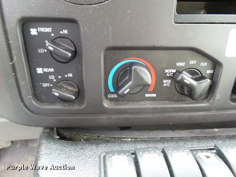 image for item DF0834 2019 Ford Econoline E450 shuttle bus