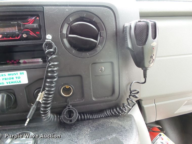 image for item DF0834 2019 Ford Econoline E450 shuttle bus