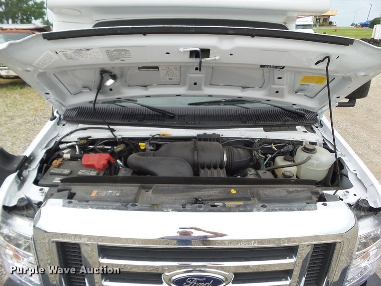 image for item DF0834 2019 Ford Econoline E450 shuttle bus