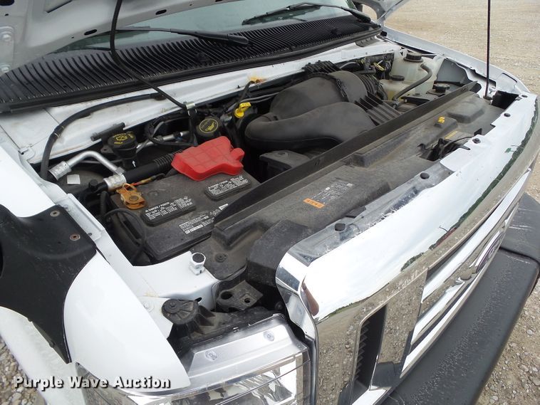 image for item DF0834 2019 Ford Econoline E450 shuttle bus