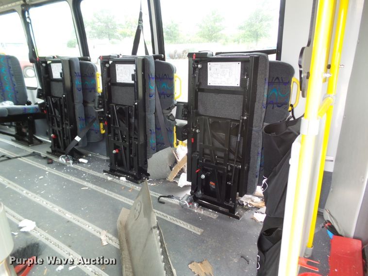 image for item DF0834 2019 Ford Econoline E450 shuttle bus