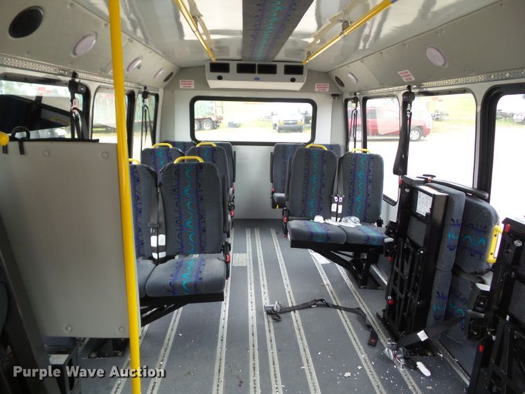 image for item DF0834 2019 Ford Econoline E450 shuttle bus