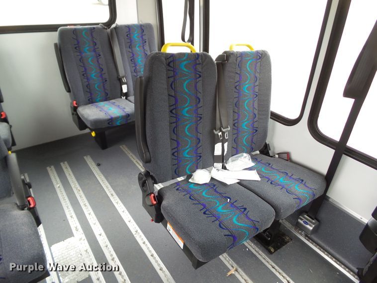 image for item DF0834 2019 Ford Econoline E450 shuttle bus