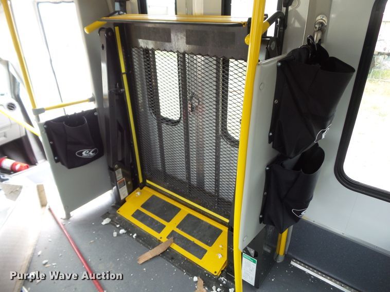 image for item DF0834 2019 Ford Econoline E450 shuttle bus