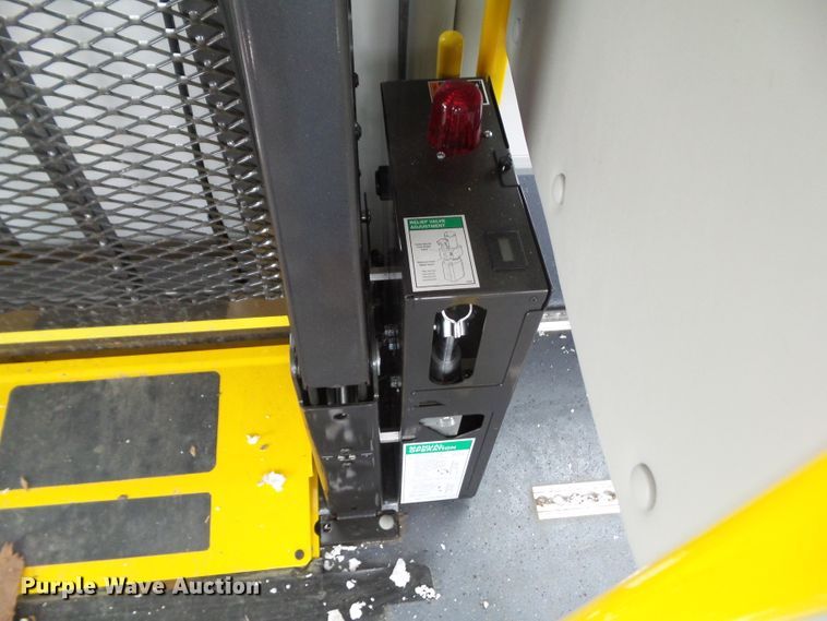 image for item DF0834 2019 Ford Econoline E450 shuttle bus