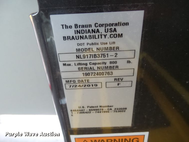 image for item DF0834 2019 Ford Econoline E450 shuttle bus