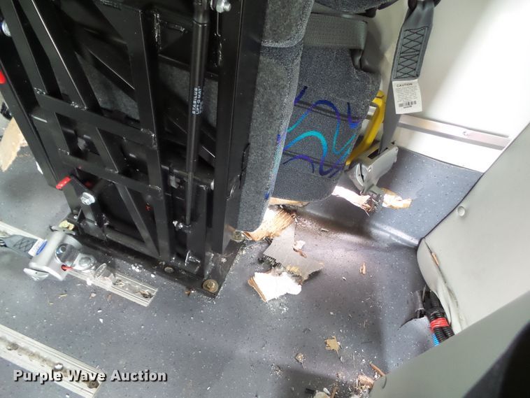 image for item DF0834 2019 Ford Econoline E450 shuttle bus