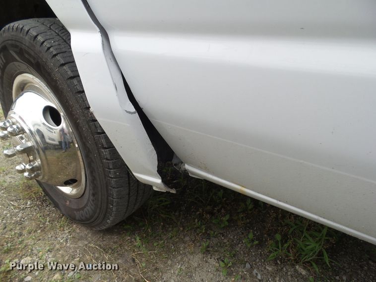 image for item DF0834 2019 Ford Econoline E450 shuttle bus