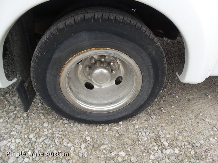 image for item DF0834 2019 Ford Econoline E450 shuttle bus