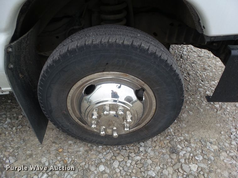 image for item DF0834 2019 Ford Econoline E450 shuttle bus