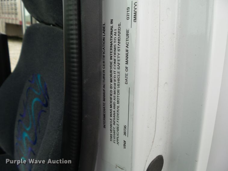 image for item DF0834 2019 Ford Econoline E450 shuttle bus