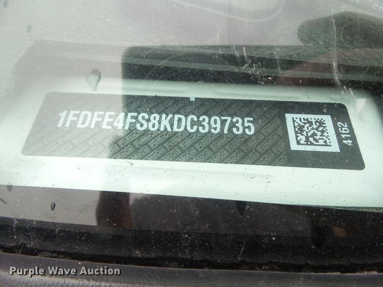 image for item DF0834 2019 Ford Econoline E450 shuttle bus