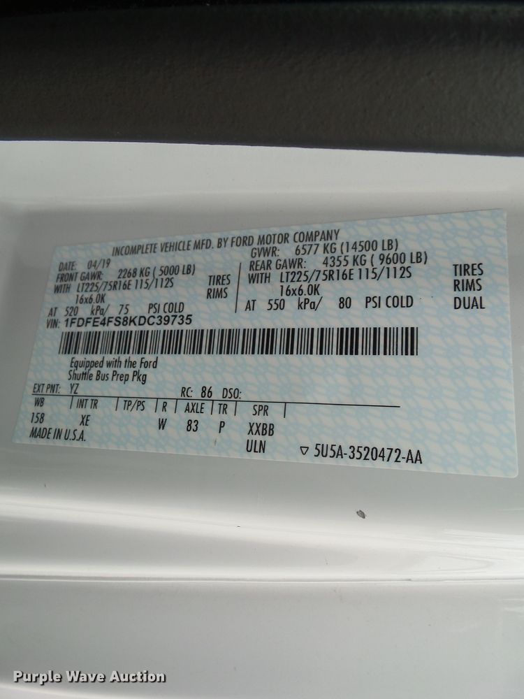 image for item DF0834 2019 Ford Econoline E450 shuttle bus