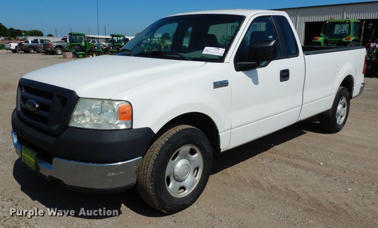 image for item DF4176 2005 Ford F150 XL  pickup truck