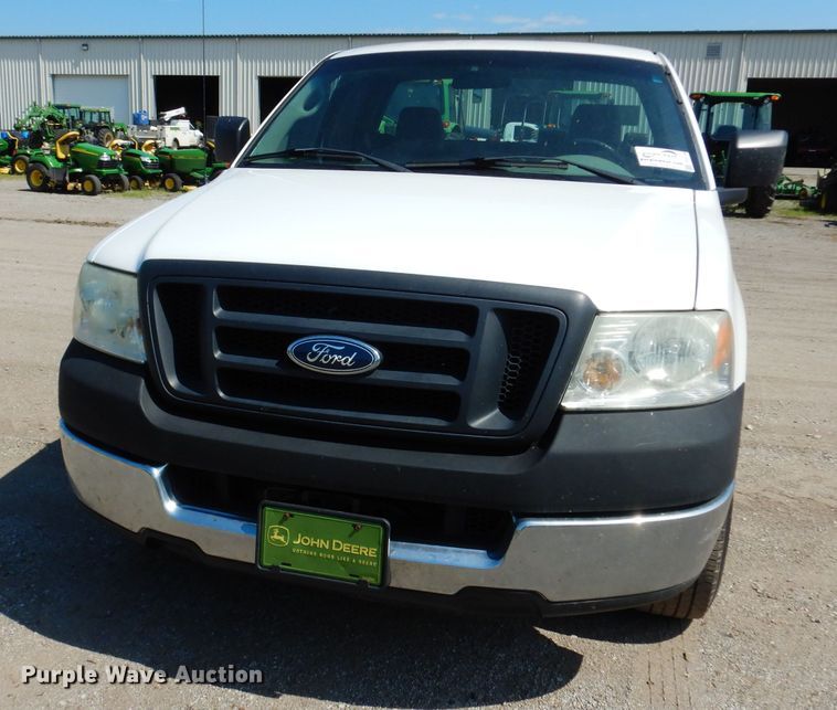 image for item DF4176 2005 Ford F150 XL  pickup truck
