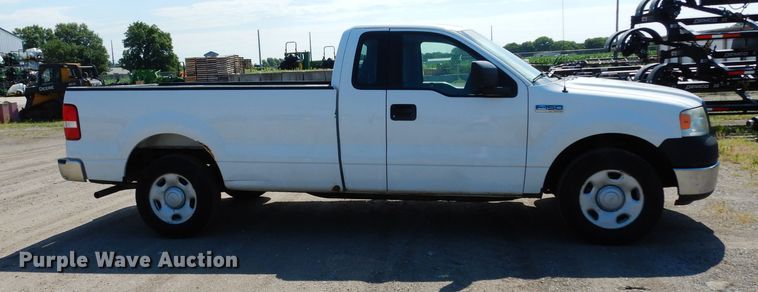 image for item DF4176 2005 Ford F150 XL  pickup truck