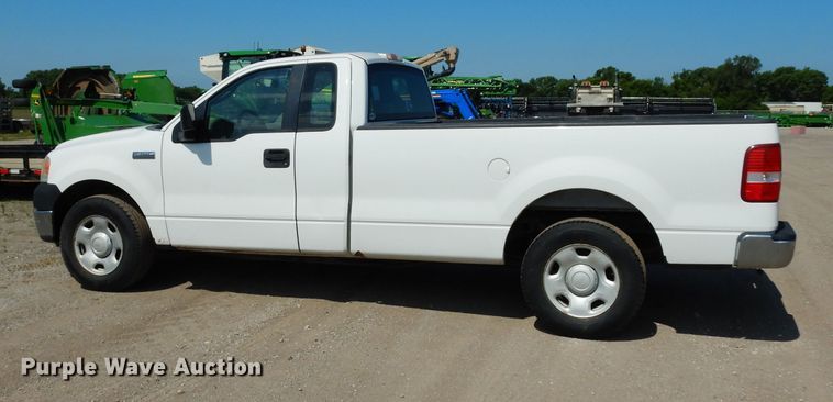 image for item DF4176 2005 Ford F150 XL  pickup truck