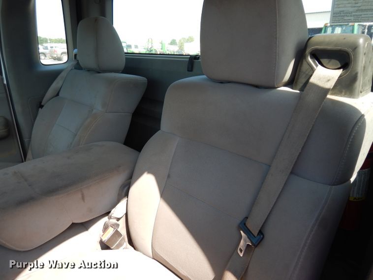 image for item DF4176 2005 Ford F150 XL  pickup truck