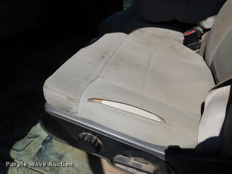 image for item DF4176 2005 Ford F150 XL  pickup truck