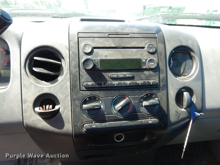 image for item DF4176 2005 Ford F150 XL  pickup truck