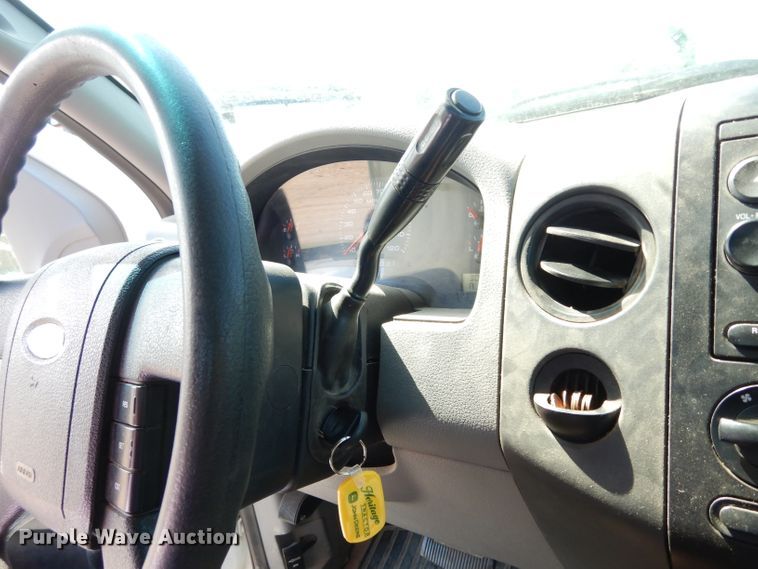 image for item DF4176 2005 Ford F150 XL  pickup truck