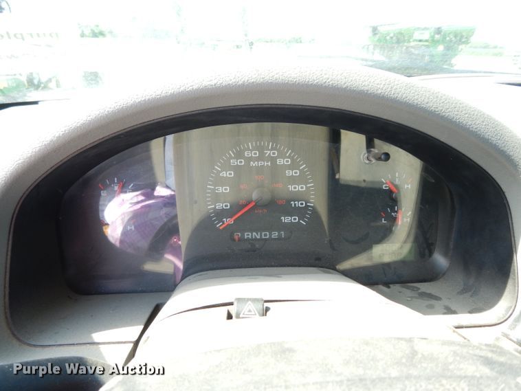 image for item DF4176 2005 Ford F150 XL  pickup truck