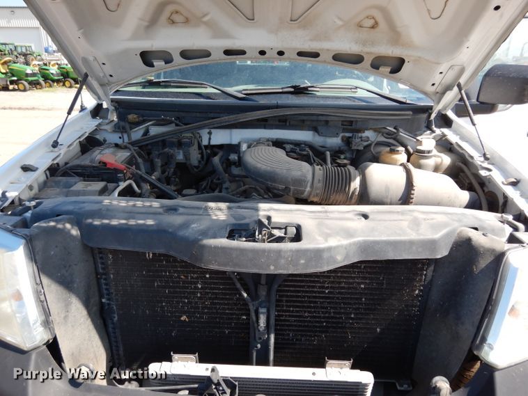 image for item DF4176 2005 Ford F150 XL  pickup truck