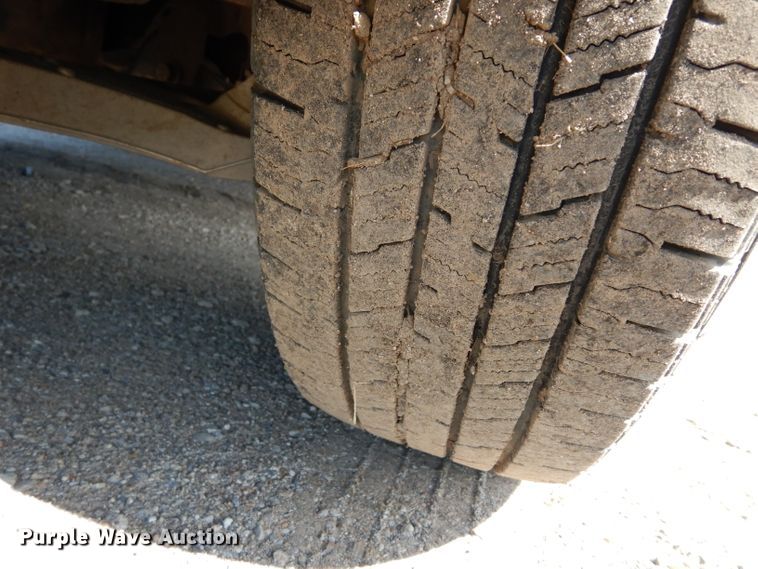 image for item DF4176 2005 Ford F150 XL  pickup truck