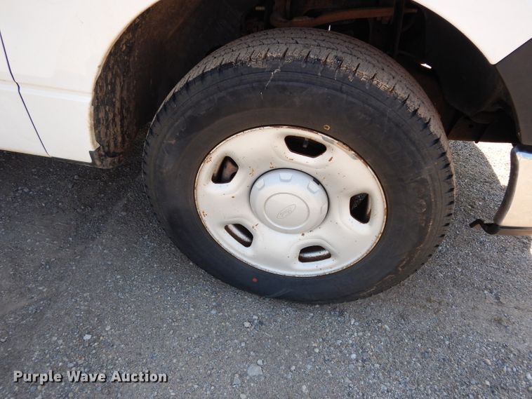 image for item DF4176 2005 Ford F150 XL  pickup truck