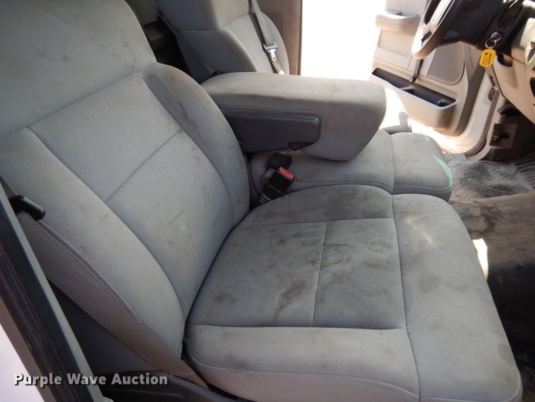 image for item DF4176 2005 Ford F150 XL  pickup truck