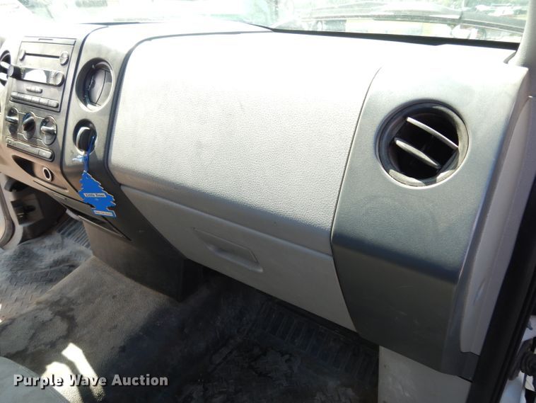 image for item DF4176 2005 Ford F150 XL  pickup truck