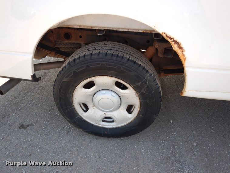 image for item DF4176 2005 Ford F150 XL  pickup truck