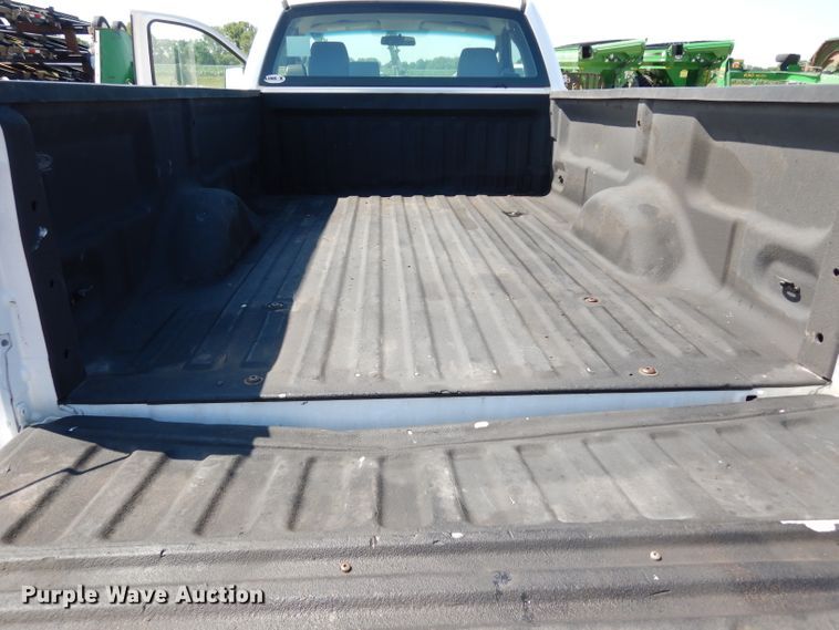 image for item DF4176 2005 Ford F150 XL  pickup truck