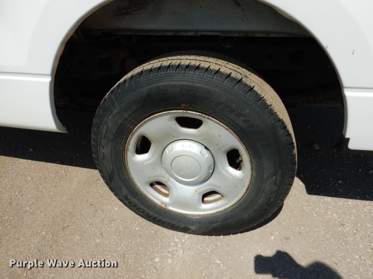 image for item DF4176 2005 Ford F150 XL  pickup truck