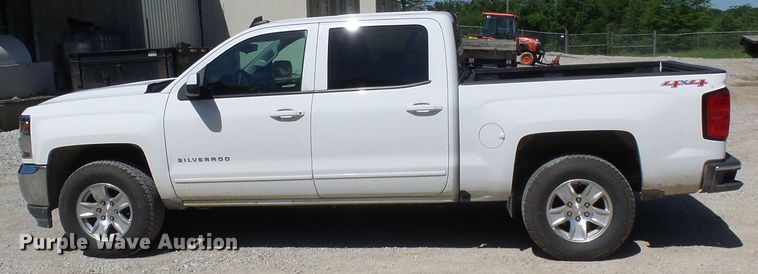 image for item DG1925 2017 Chevrolet Silverado 1500  Crew Cab pickup truck