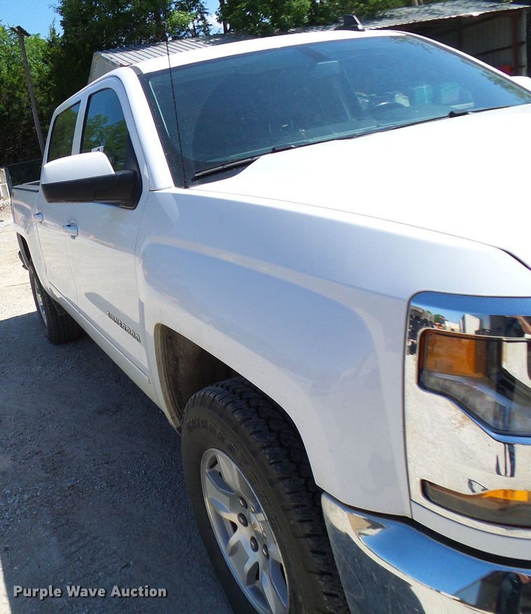 image for item DG1925 2017 Chevrolet Silverado 1500  Crew Cab pickup truck