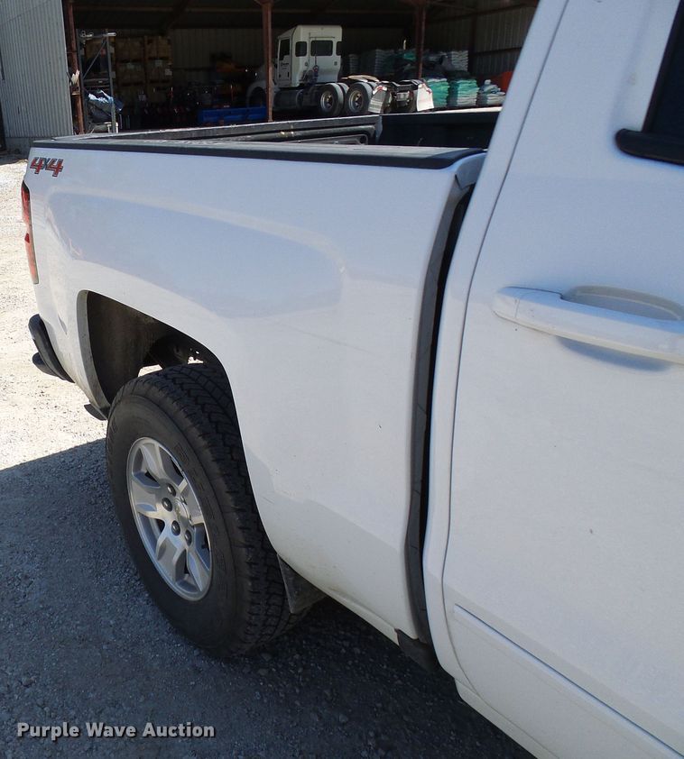 image for item DG1925 2017 Chevrolet Silverado 1500  Crew Cab pickup truck