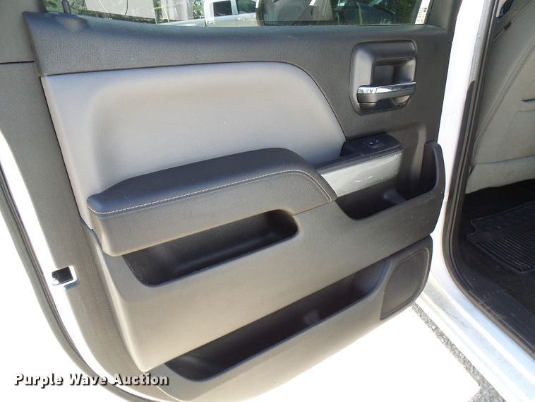 image for item DG1925 2017 Chevrolet Silverado 1500  Crew Cab pickup truck