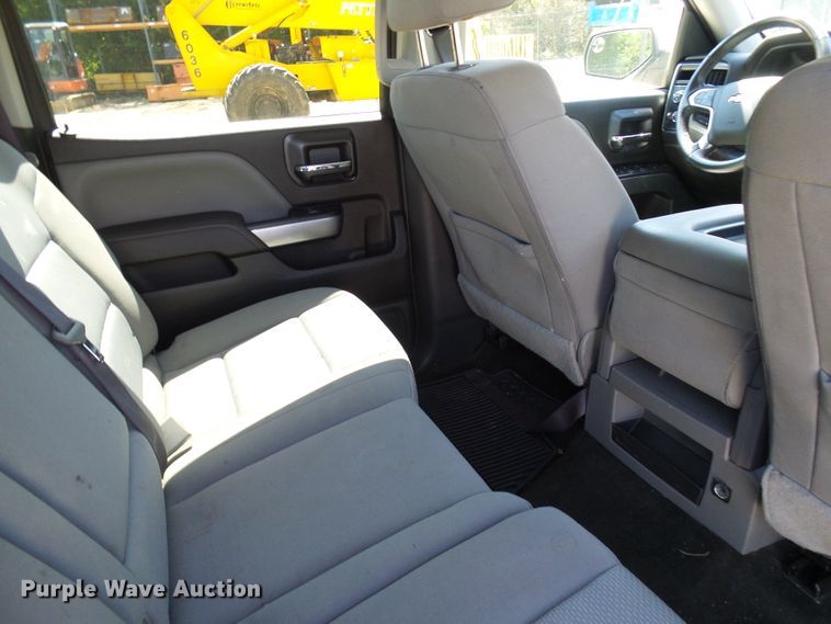 image for item DG1925 2017 Chevrolet Silverado 1500  Crew Cab pickup truck