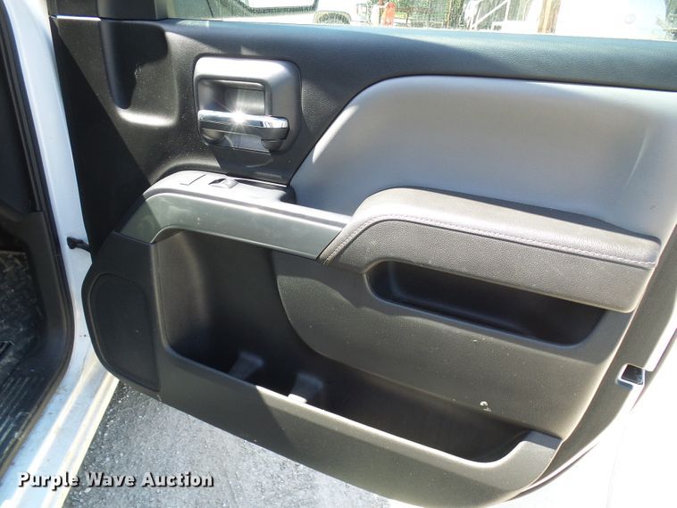 image for item DG1925 2017 Chevrolet Silverado 1500  Crew Cab pickup truck