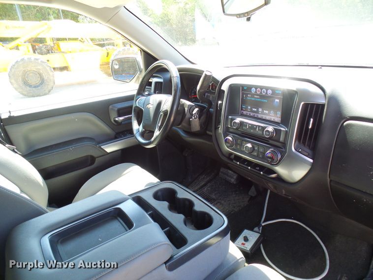 image for item DG1925 2017 Chevrolet Silverado 1500  Crew Cab pickup truck