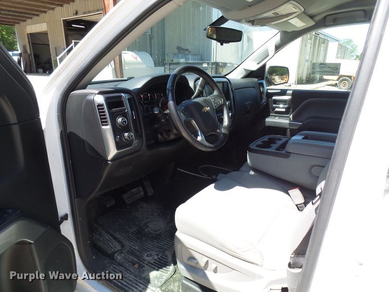 image for item DG1925 2017 Chevrolet Silverado 1500  Crew Cab pickup truck