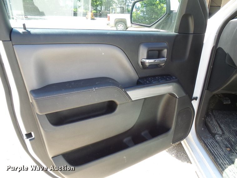 image for item DG1925 2017 Chevrolet Silverado 1500  Crew Cab pickup truck